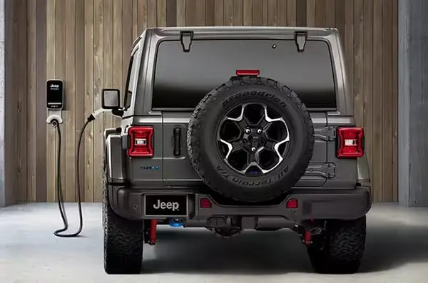 Jeep Wrangler 4xe charging
