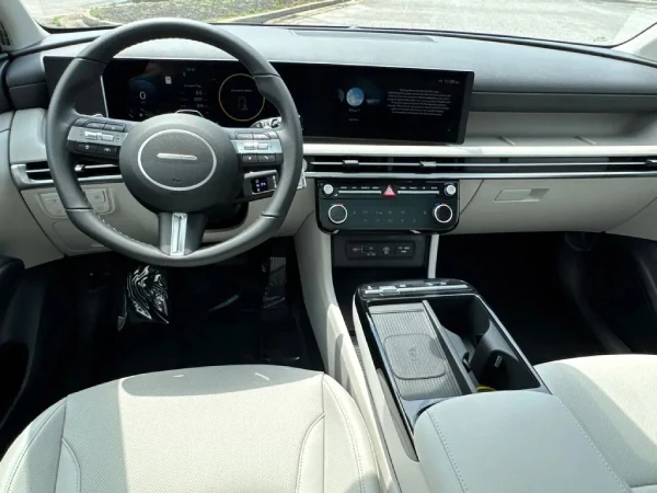 2025 Hyundai Tucson Hybrid Dashboard