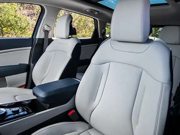 Kia Sportage Hybrid interior