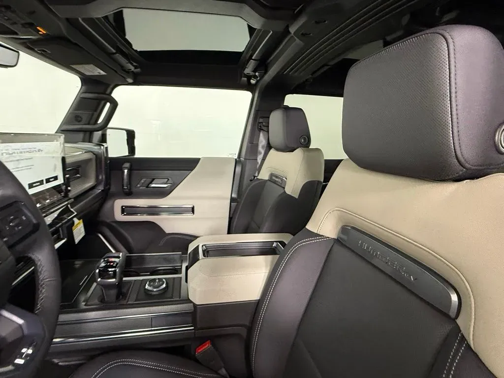 GMC HUMMER EV Pickup interior