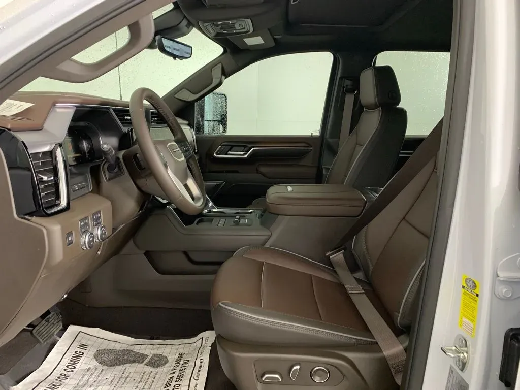GMC Sierra 2500HD Interior