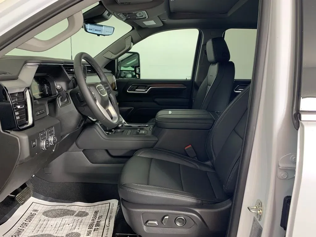 GMC Sierra 3500HD Interior