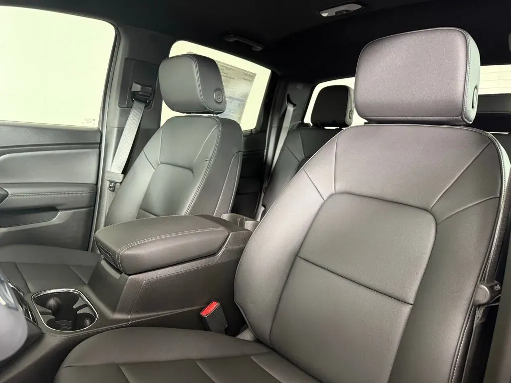 GMC Canyon interior