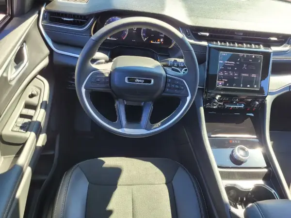 Grand Cherokee L Dashboard