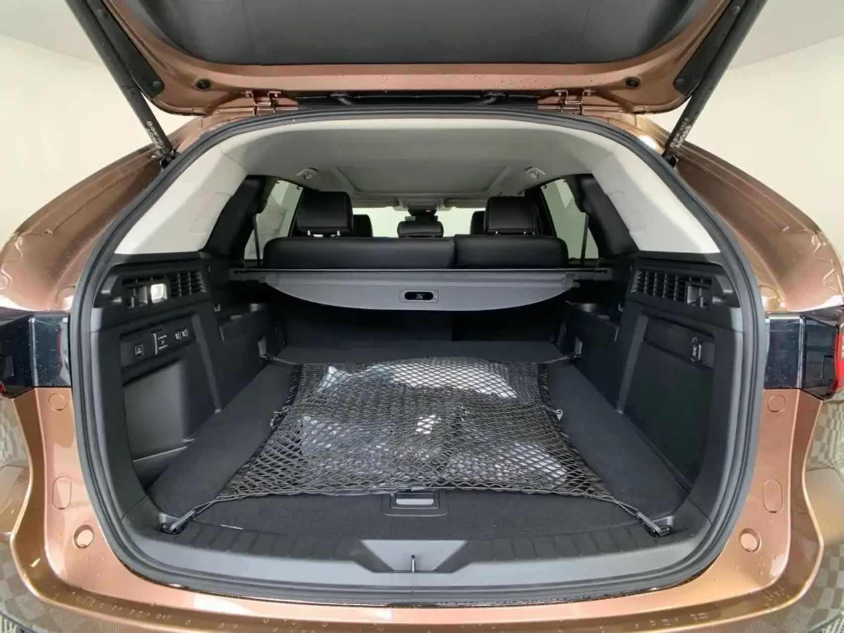 cx-70 phev trunk
