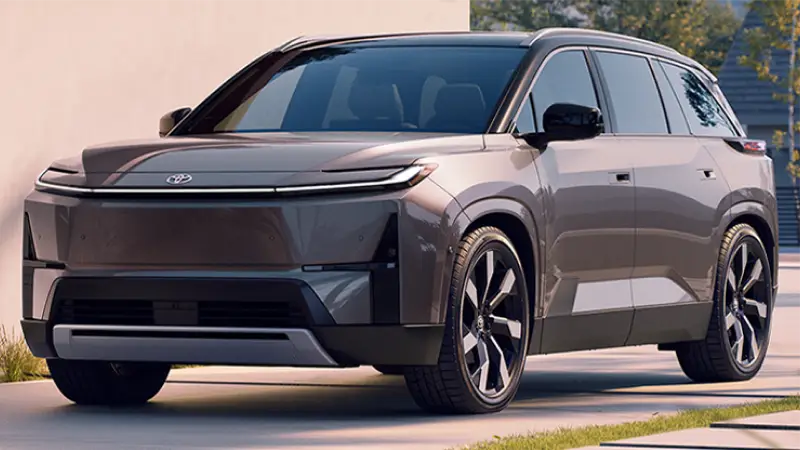 2026 Toyota Highlander exterior front three quarter view