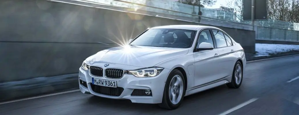 2016 BMW 330e iPerformance exterior front quarter view.