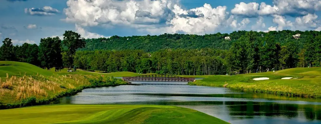 A beautiful golf course with a lake.