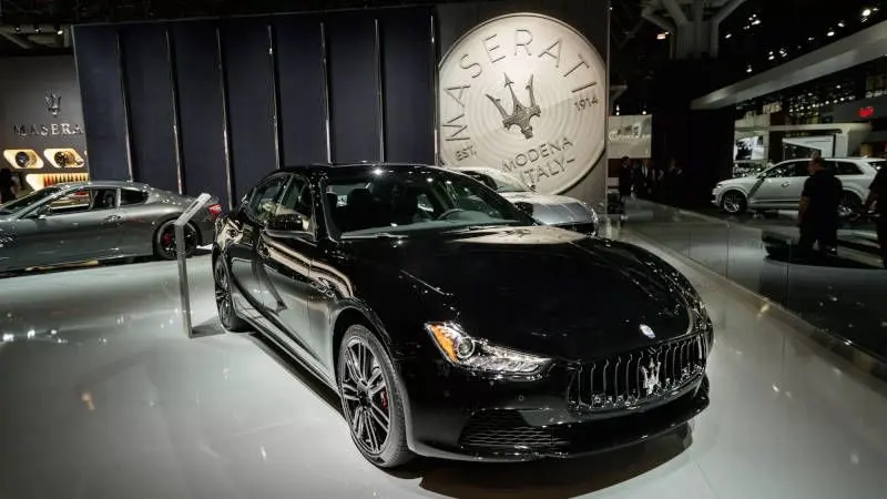 2017 Maserati Ghibli Nerissimo front quarter view