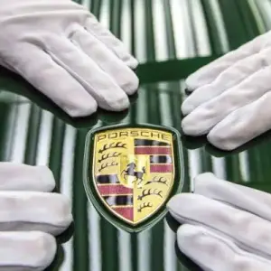 Manufacturing Pictures of the Millionth Porsche 911