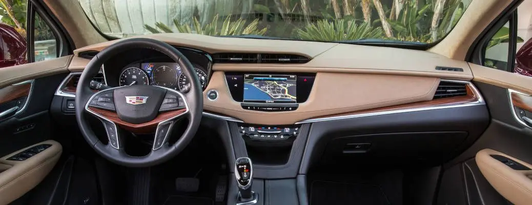 2017 Cadillac XT5 interior displays