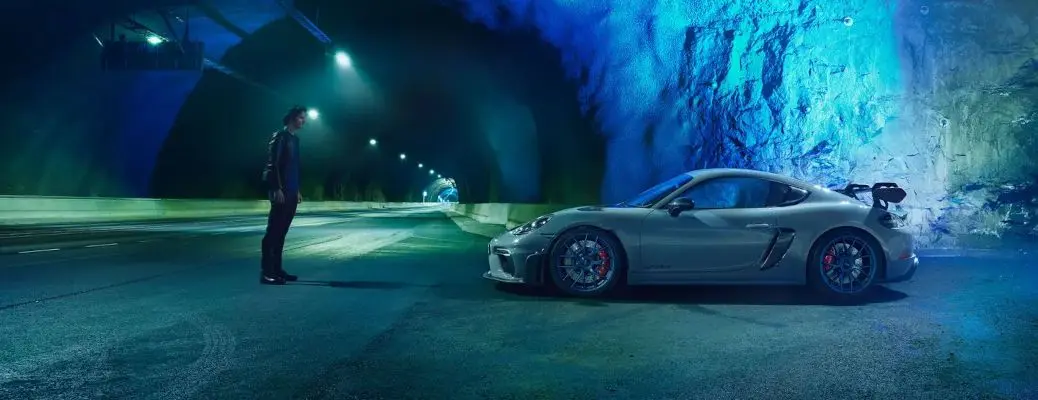 A side view of the Porsche 718.