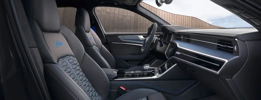 The interior of the Audi RS6.