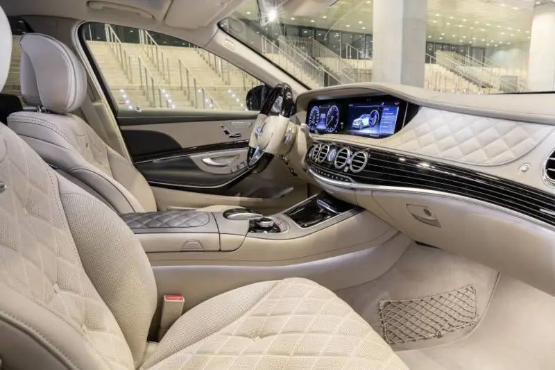 2017 Mercedes Maybach sedan cockpit