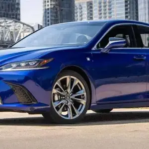 Differences Between the Lexus ES and Lexus IS - Autos of Dallas