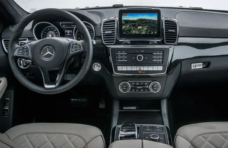Steering wheel and dashboard of the 2017 Mercedes-Benz GLS