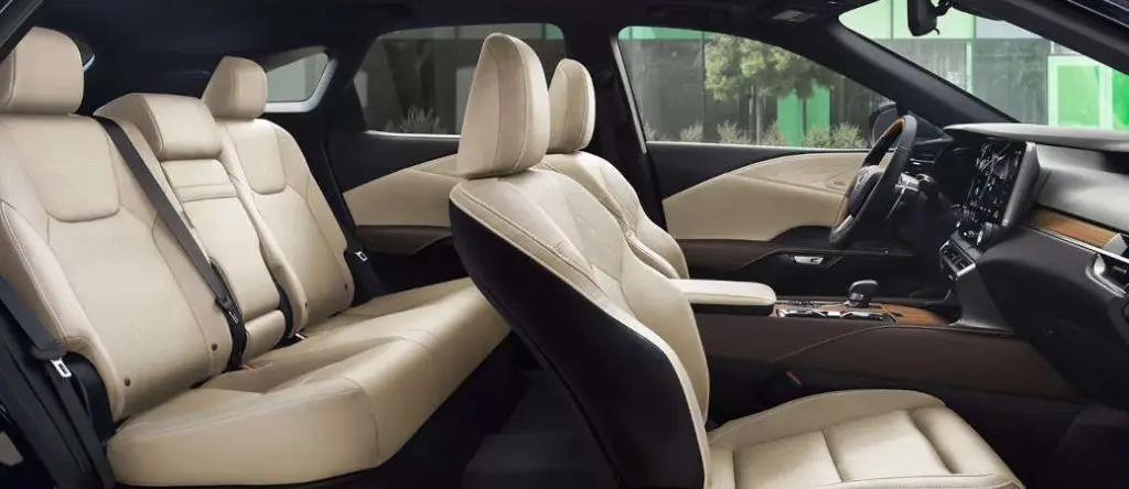 The luxurious interior of the Lexus RX 350