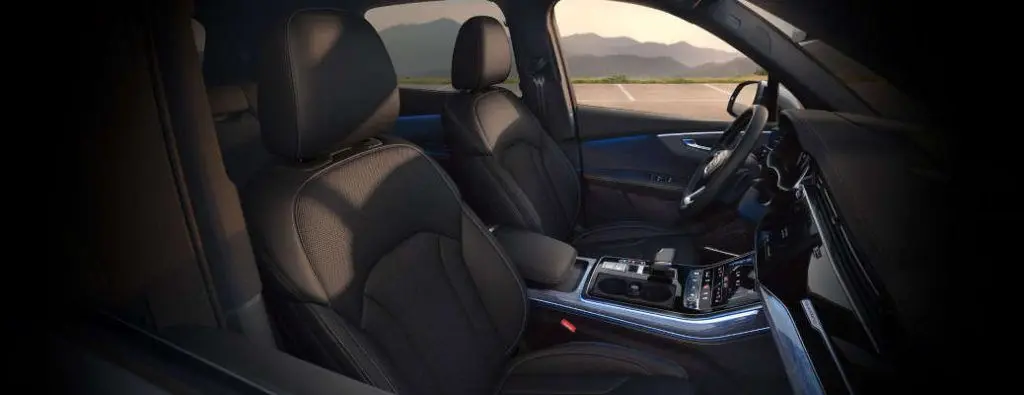 The luxurious and high tech interior of the used Audi Q7 for sale near Dallas.