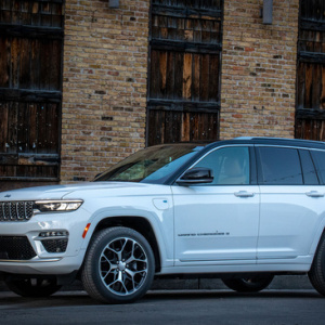 2023 Jeep Grand Cherokee Interior Features