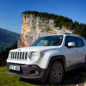 Jeep Renegade Vs. Jeep Compass: Which Car Is Better?