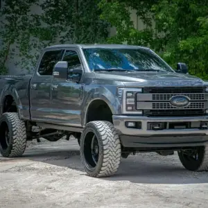 Why the 2017–2022 Ford F-250 and F-350 4×4 Super Duty Trucks Are Still the Benchmark for Power and Reliability