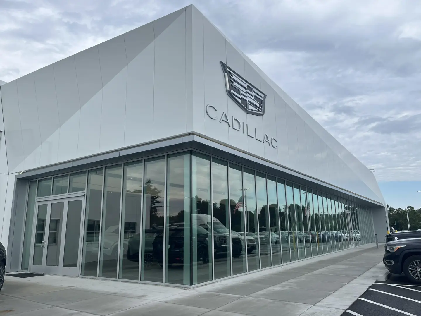 Cable Dahmer Cadillac of Kansas City building exterior