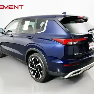2023 Mitsubishi Outlander SE: A Versatile SUV With Three-Row Seating