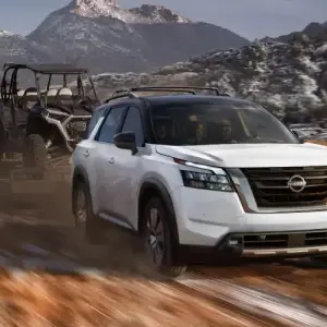 Can the 2025 Nissan Pathfinder tow 6,000 lbs with confidence for family trips around Effingham, IL?