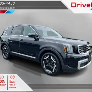 Kia Telluride vs Chevrolet Traverse: Which Three-Row SUV is Best for Manchester, CT Families?
