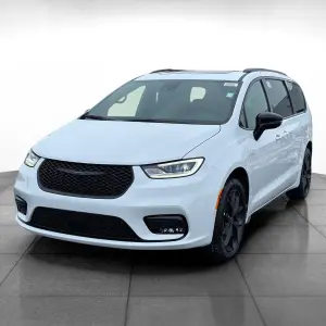 Chrysler Pacifica vs. Toyota Sienna: Why the Chrysler Pacifica is the Better Van for Drivers in Indianapolis, IN