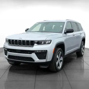 Jeep Grand Cherokee vs. Ford Edge: Why the Jeep Grand Cherokee Is the Right SUV for You in Indianapolis, IN
