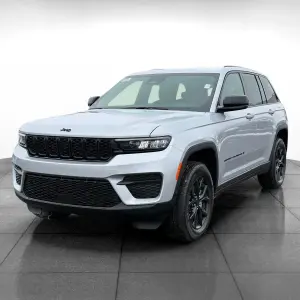 Jeep Grand Cherokee vs. Nissan Murano: Why the Jeep Grand Cherokee is the Better SUV for Drivers in Indianapolis, IN