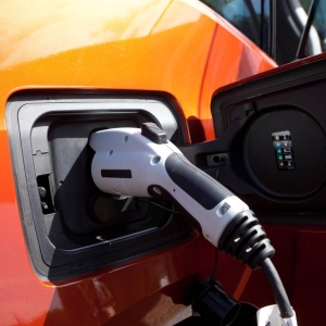 A Guide On Electric Cars Battery Maintenance