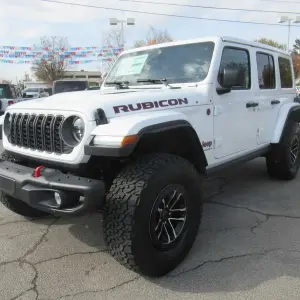 Jeep Wrangler vs. Ford Bronco: Why the Jeep Wrangler is the Better SUV for Drivers in Jefferson City and Morristown, TN