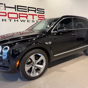 Land Rover Range Rover vs. Bentley Bentayga: Used Luxury SUV Comparison in Indianapolis, IN