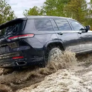 The Safe and Engaging 2024 Jeep Grand Cherokee L near Arvada, CO