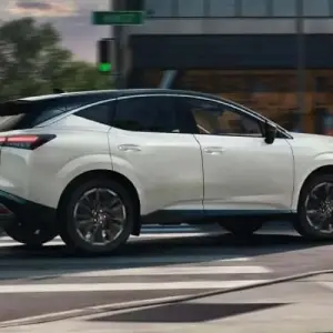 Which SUV rides quieter and feels more premium for Houston, TX commutes - 2026 Nissan Murano or 2026 Jeep Grand Cherokee?