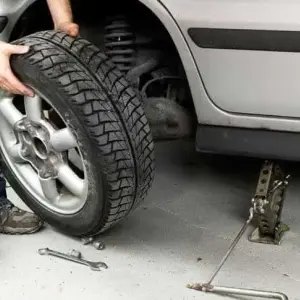 How to Change a Flat Tire: The Right Tools and the Right Method