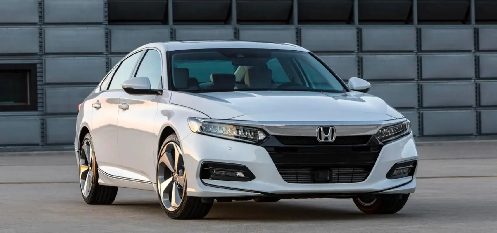 Honda Accord mid-size hibrid foe less than 30000