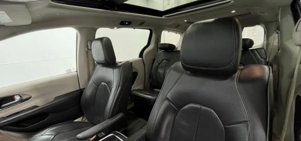 used chrysler pacifica interior