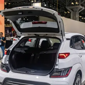 Liftgates vs Tailgates: Which Rear Door Fits Your Needs?