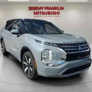 Mitsubishi Outlander vs. Ford Escape: Why the Mitsubishi Outlander is the Better SUV for Drivers in Kansas City, MO