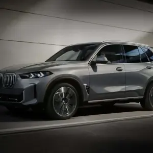 Choosing a Used BMW X5 or Genesis GV80 for Daily Driving around Arlington Heights, IL