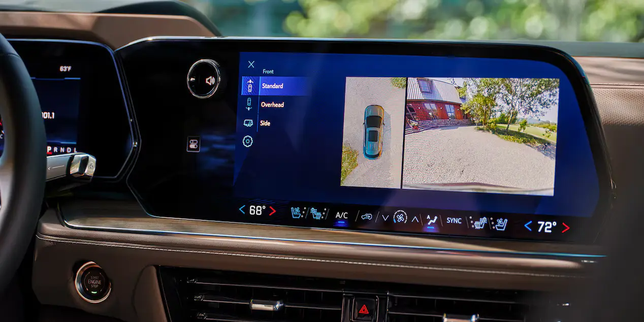 Front display screeen in a suburban.