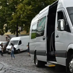7 Benefits of Long Term Shuttle Bus Rentals