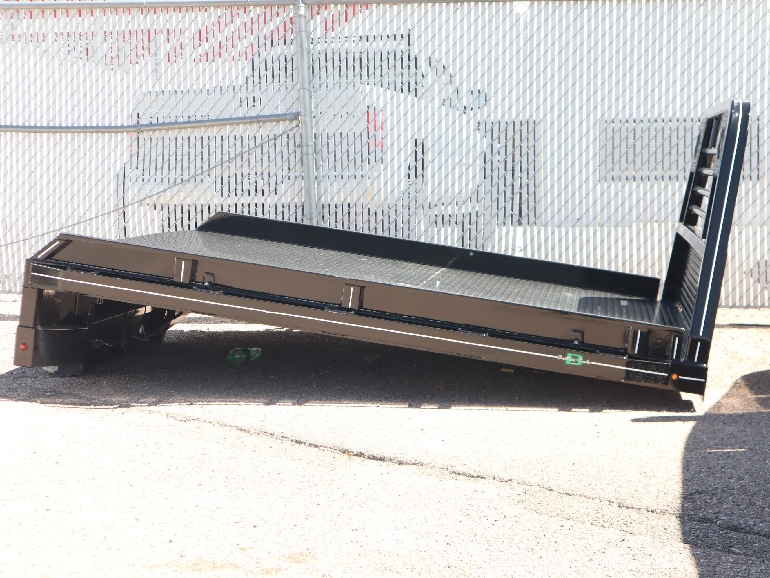 84 x 102 non-skirted Butler flat bed unit 3, driver-side profile view