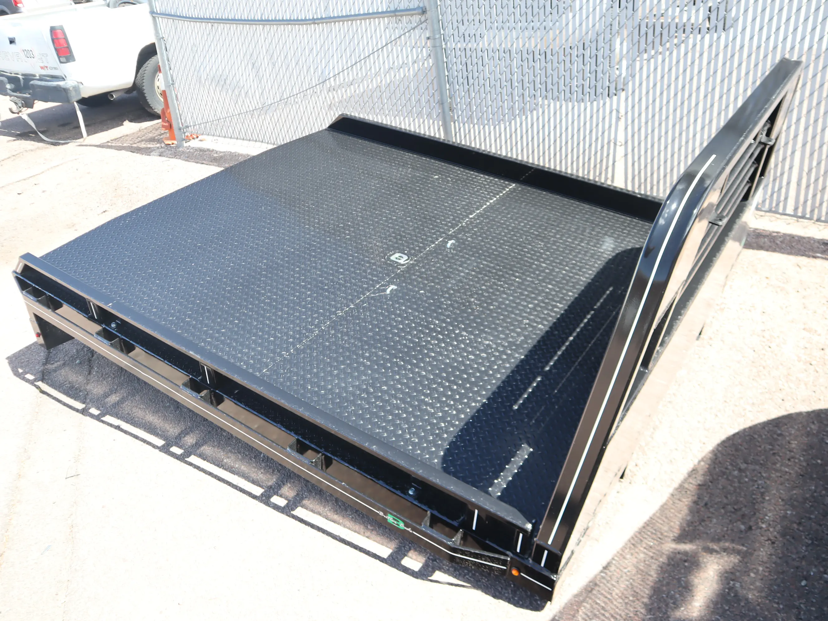 84 x 102 non-skirted Butler flat bed unit 3, passenger-side profile view