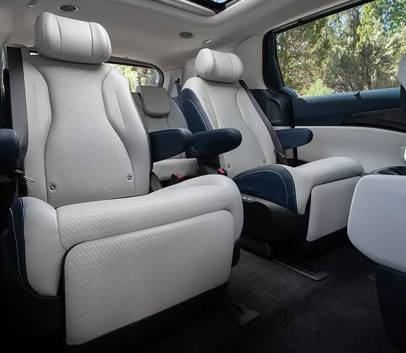 Kia Carnival Hybrid front three-quarter view