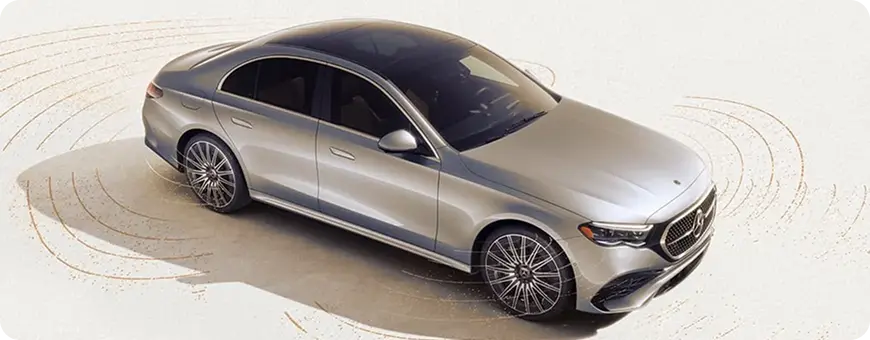 Cross-traffic detection illustration for the E-Class at low speeds