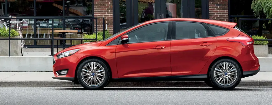 Ford Focus cornering to show its agile handling
